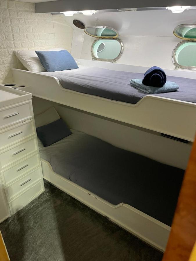 Yate Aloha Hotel Sant Adria de Besos Kültér fotó