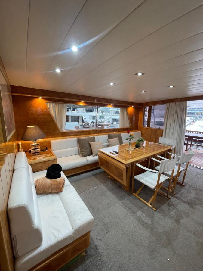 Yate Aloha Hotel Sant Adria de Besos Kültér fotó